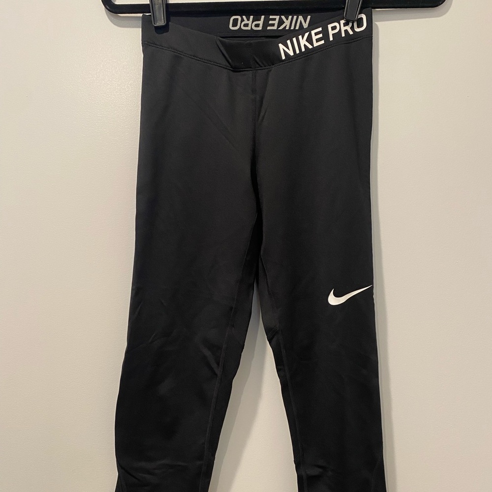 LIKE NEW Nike Dri-Fit 3/4 leggings